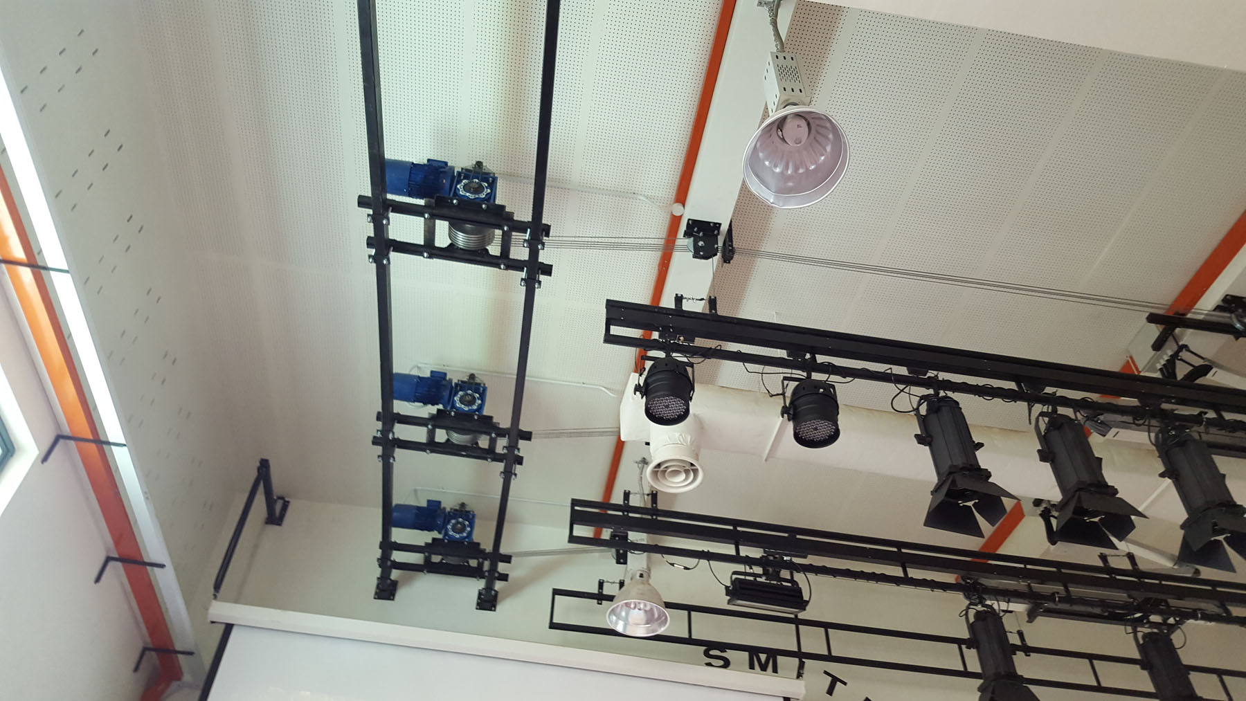 Motorised Lighting Bar