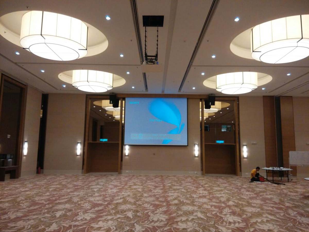 Visual Projection System in the Ballroom