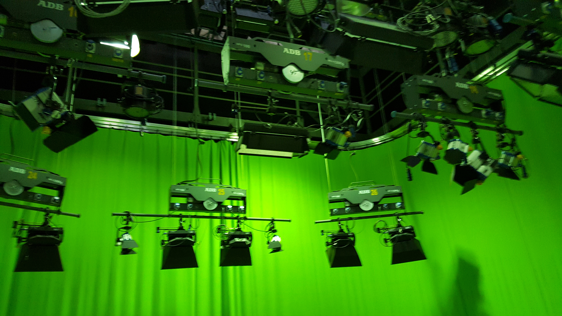 Ipptar Studio With Chromakey Curtain